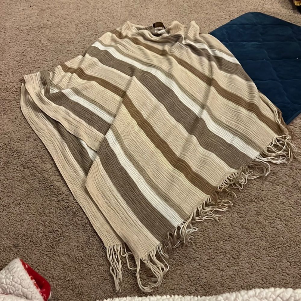 Kerisma poncho‎